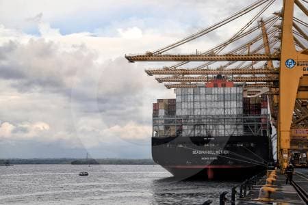 Colombia compra cada vez más afuera: el déficit comercial se dispara 51,5% en 2025