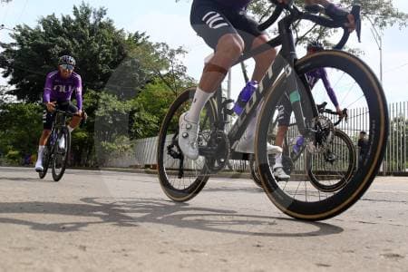 Pedalear cuida el cerebro: estudio mundial confirma beneficios mentales del ciclismo