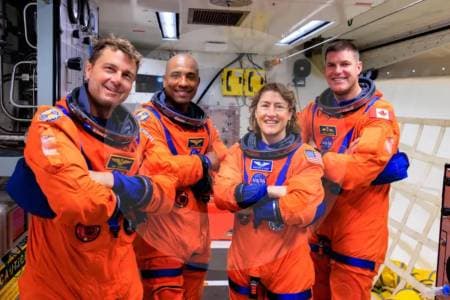 Artemis II despegó a la Luna: los objetos personales que los astronautas llevaron al espacio