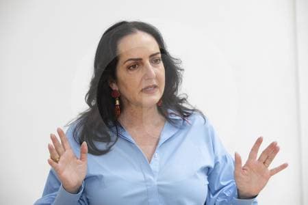 Cabal se disculpa por orden judicial pero mantiene su defensa de la "libertad de expresión"