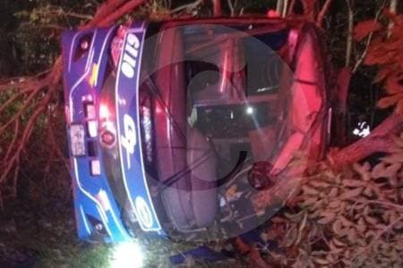 Bus de Coomotor se volcó en vía Ibagué-Bogotá: tres personas murieron en el accidente