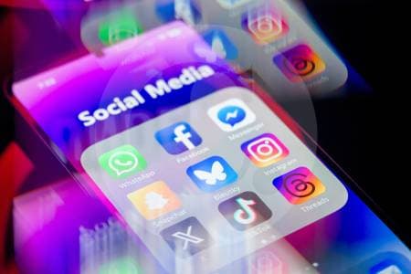 Jueces condenan a Meta y YouTube por diseño adictivo que dañó a una joven: deberán pagar 3 millones