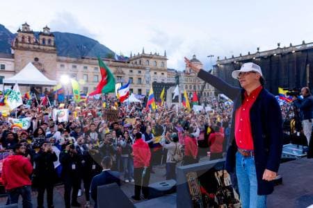 Petro marcha por salario mínimo pero la Plaza de Bolívar no se llena como esperaba