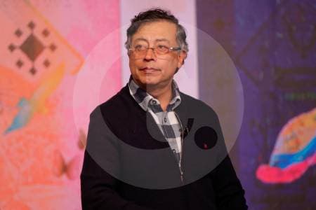 Petro anuncia viaje a funeral de Jesse Jackson, pero enfrenta obstáculo: no tiene visa estadounidense