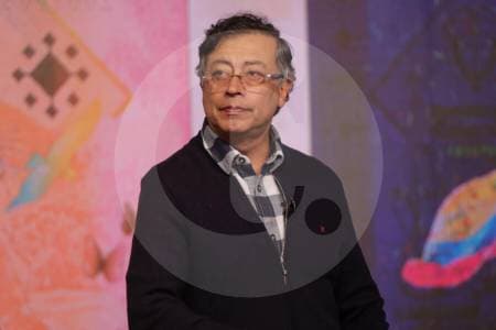 Petro viaja a Chicago y Viena antes de elecciones: funerales, diplomacia y pulso con la ONU