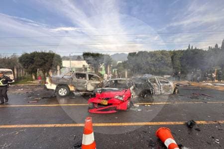 Tragedia en vía Zipaquirá-Ubaté: explosión por choque múltiple deja dos muertos y 19 heridos