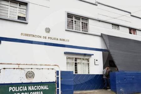 Jamundí bajo fuego: drones y fusiles atacan Policía mientras estudiantes se encierran en colegio