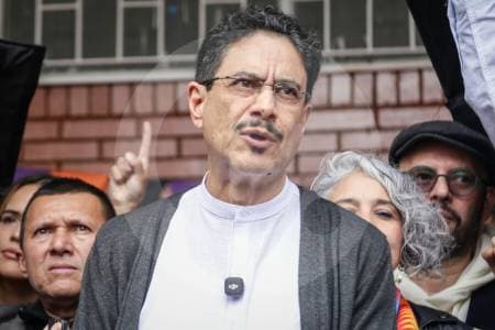Coordinador de Cepeda genera polémica por ofrecer dinero, transporte y almuerzos para movilizar votantes
