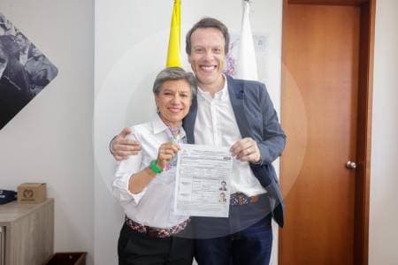 Claudia López oficializa su candidatura presidencial con Leonardo Huerta como compañero de fórmula