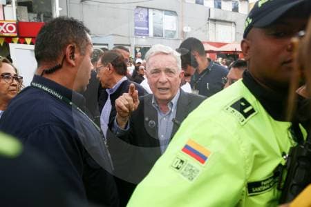 Capturan a funcionaria del Inpec con arma en acto político de Uribe en Honda