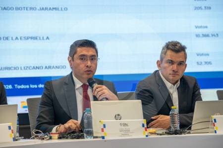 CNE cierra escrutinio de primera vuelta: De la Espriella y Cepeda Castro van a segunda ronda