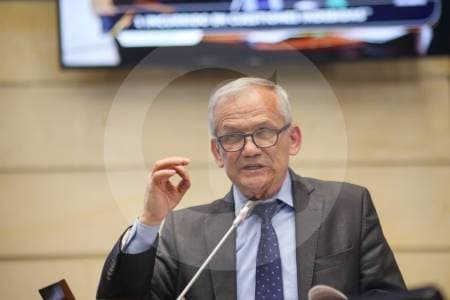 Interpol suspende la alerta roja contra exdirector del Dapre, pero Fiscalía busca reactivarla