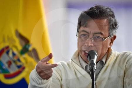 Medio billón de pesos en contratos concentrado en red de intermediarios denunciados por el Gobierno