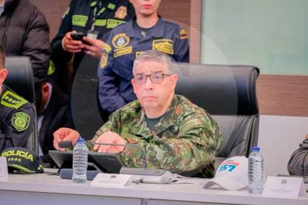 General denuncia a coronel retirado por acusarlo de frenar operaciones contra la Segunda Marquetalia