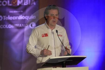 Galán anuncia denuncia ante la Corte Penal Internacional por crisis de salud