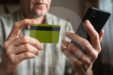 Fraude digital acecha a turistas colombianos: cómo proteger su billetera en cada reserva