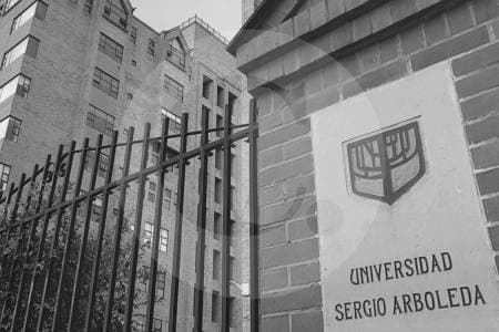 Estudiante de la Sergio Arboleda muere tras caer desde torre en Bogotá