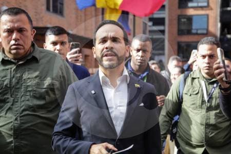 De la Espriella protagoniza momento incómodo al hacer insinuaciones sexuales a periodista durante entrevista radial