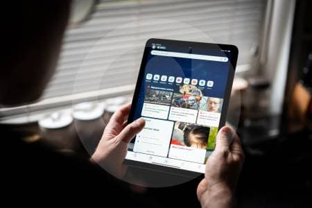 La IA que edita tus publicaciones en redes sociales está cambiando lo que dices sin que lo notes