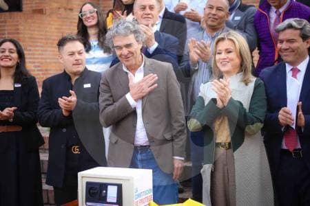 Fajardo inscribe comité anticonstituyente con miras a proteger la Constitución de 1991