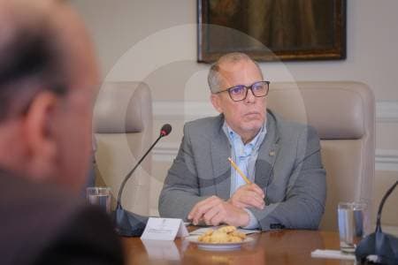 Embajador Saade en el ojo de la tormenta: el chef que llevó a Brasil chocó el auto oficial