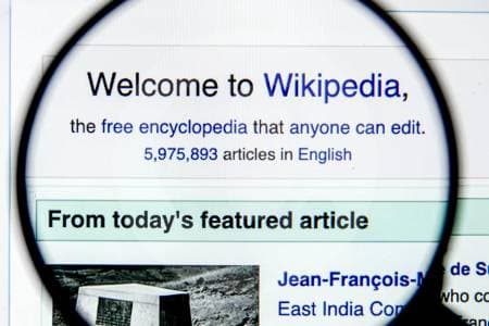 Wikipedia dice no a la IA editando artículos: "No confiamos lo suficiente", advierte su cofundador