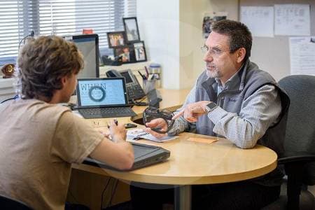 Un chip revolucionario devolvió la vista a 27 personas ciegas: así funciona este avance de 2025