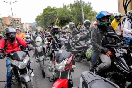 Los moteros de Bogotá se unen en rodada para donar sangre y salvar vidas