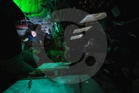 Trump llama a astronautas de la Luna y les pide autógrafos en el Despacho Oval