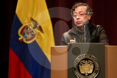 ¿Renunciaría Petro para campaña? Los tiempos y la ley dicen que no le da