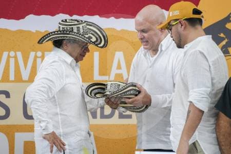 La "paz total" de Petro: promesas incumplidas y mesas de diálogo que nunca funcionaron