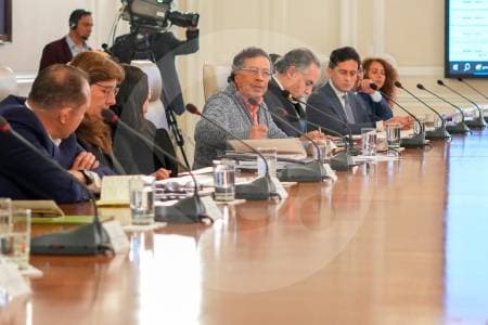 Petro insiste en cifras que no resisten el escrutinio: cinco casos donde sus afirmaciones se desmoronan