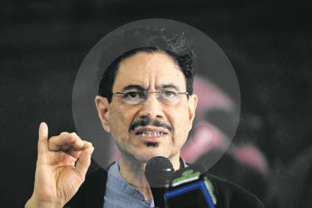 Cepeda denuncia a De la Espriella ante Fiscalía y CPI por presuntos nexos con paramilitares