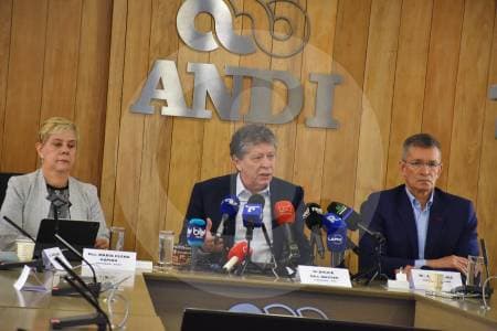 Empresarios claman por bajar aranceles: advierten que la guerra comercial con Ecuador beneficia solo a ilegales