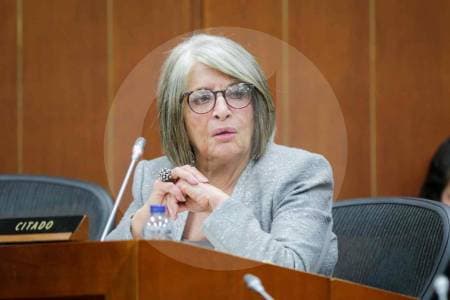 Cecilia López cuestiona cifras de reforma agraria: "están infladas" y sin protección legal