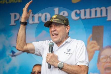 Procuraduría abre investigación al ministro Sanguino por campaña electoral durante votaciones