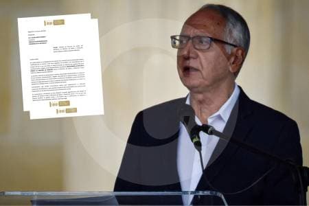 23 congresistas piden censurar al ministro de Salud por crisis de medicamentos; Petro lo defiende