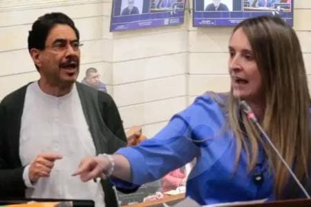 Paloma Valencia propone a Uribe como ministro de Defensa y Cepeda responde con cifras de falsos positivos