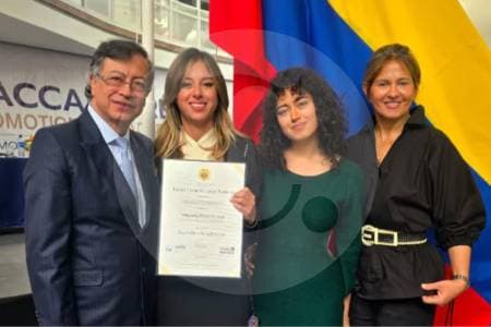 Petro y Alcocer reaparecen juntos en graduación de su hija en medio de rumores de separación