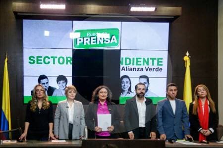 La Alianza Verde se quiebra por dentro tras respaldar a Iván Cepeda