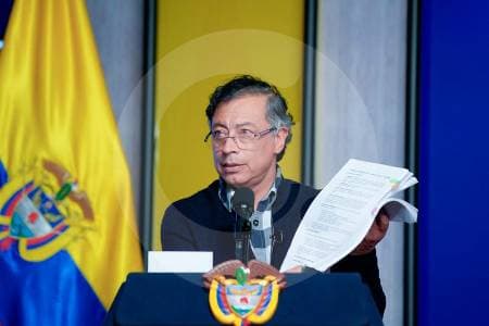 Petro acusa a empresa de fraude electoral, pero ella ya se retiró y recibió $154 mil millones en contratos