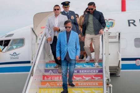 Petro denuncia "desplante" en Roma: ningún funcionario italiano lo recibió en el aeropuerto