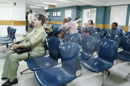 Médicos exigen a candidatos presidenciales propuestas reales para salvar la salud en Colombia