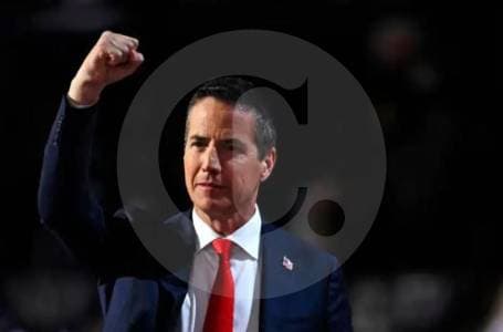 Bernie Moreno llega a Colombia como observador electoral en medio de tensión con Petro