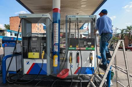 Gasolina bajará otros $500 desde marzo: la segunda rebaja en dos meses