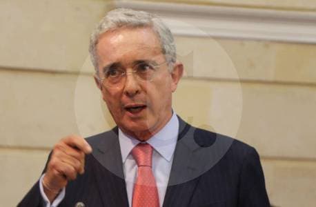 Fiscalía cita a indagatoria a Álvaro Uribe por masacres de hace 30 años, a tres días de elecciones