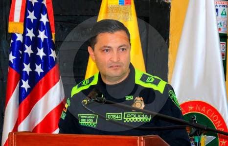 Exjefe anticorrupción acusa: le están metiendo mentiras al presidente para sacar oficiales incómodos