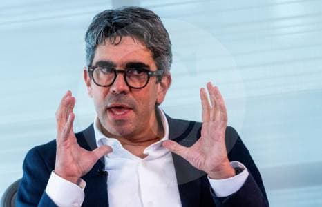 Grupo Sura casi duplica ganancias en 2025, pero el salario mínimo le cuesta caro