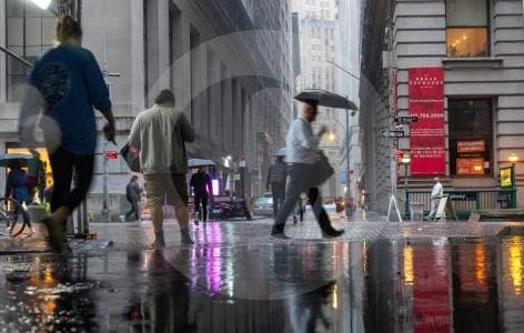 Lluvia, felicidad real: qué ocurre en tu cuerpo cuando caminas bajo la lluvia