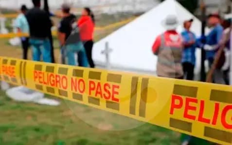 Tres hombres asesinados en Cauca: hallan cuerpos con panfletos amenazantes en vía rural